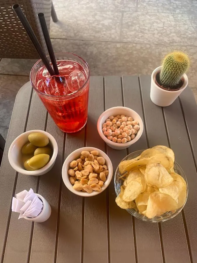 Hotel Susy - Ambienti Rinnovati - Direttamente Su Viale Dante E A Due Passi Dal Mare リッチョーネ