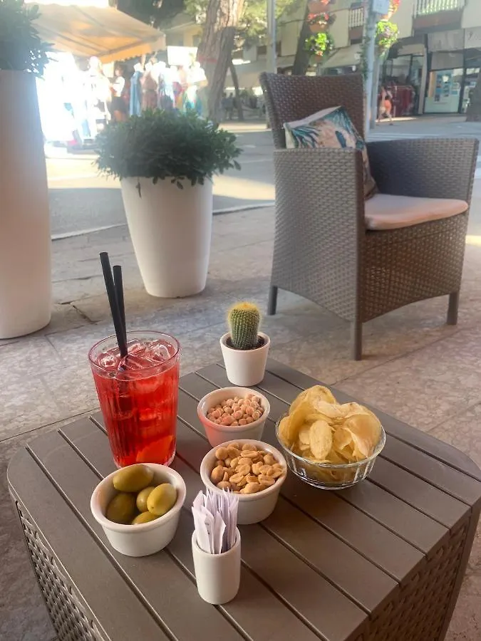 Hotel Susy - Ambienti Rinnovati - Direttamente Su Viale Dante E A Due Passi Dal Mare リッチョーネ イタリア