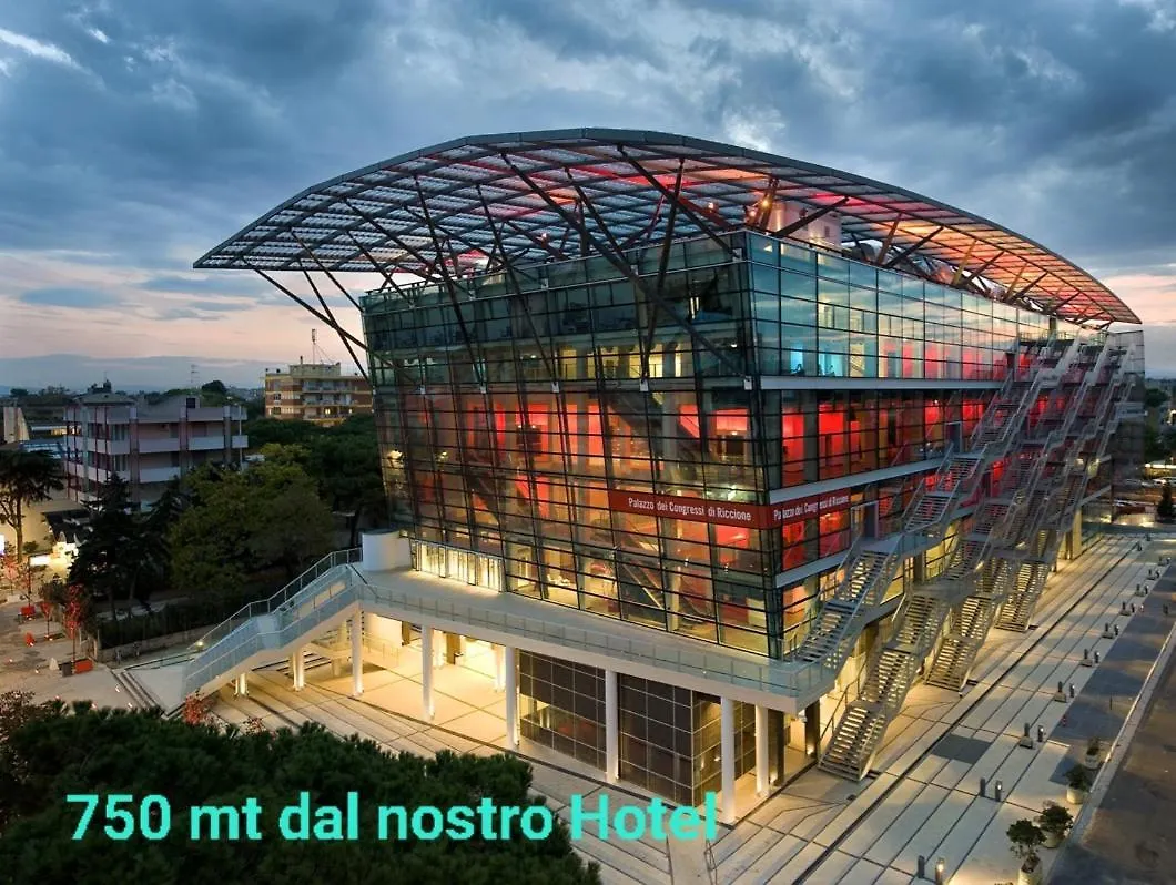 Hotel Susy - Ambienti Rinnovati - Direttamente Su Viale Dante E A Due Passi Dal Mare リッチョーネ