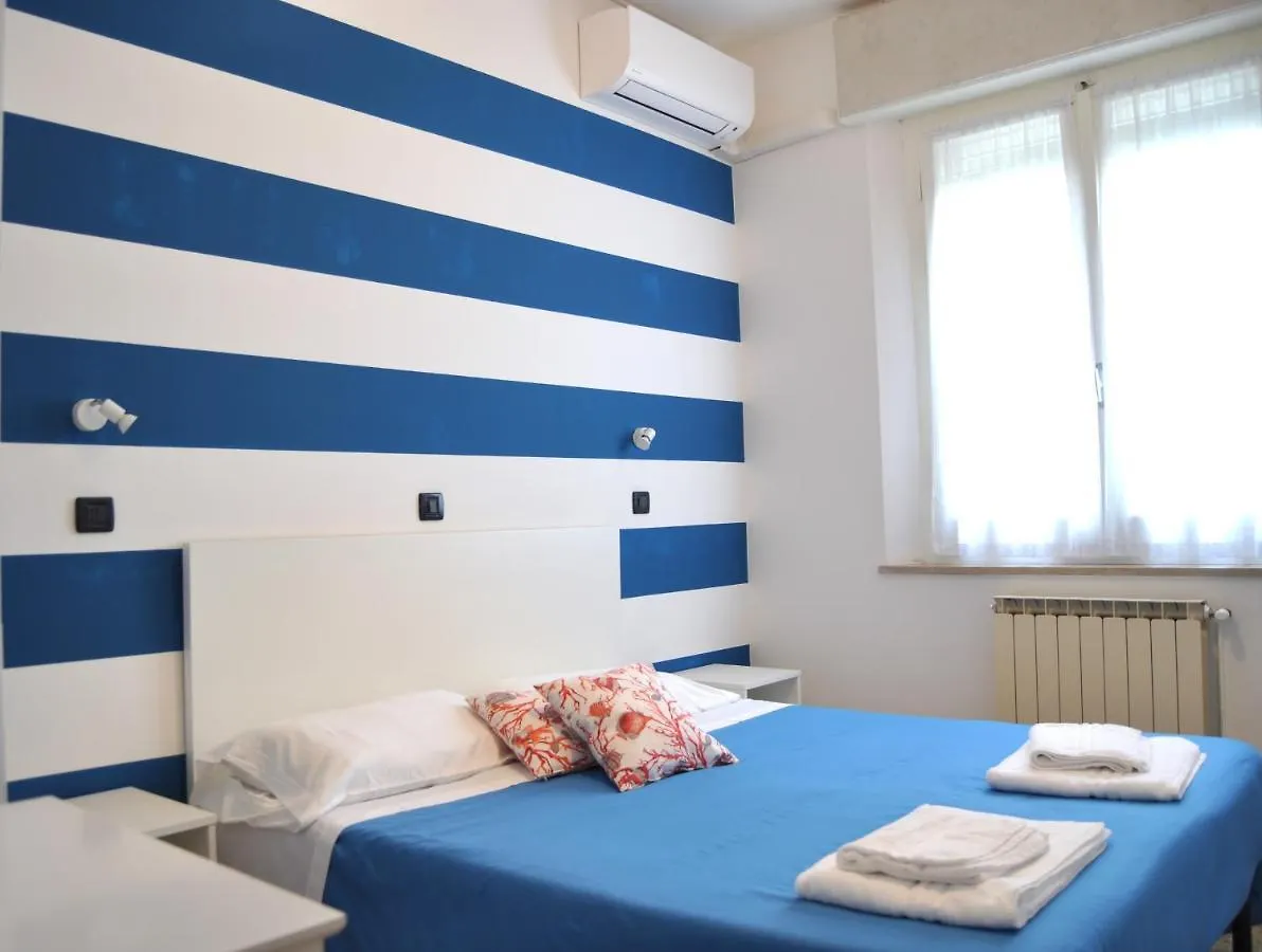 Hotel Susy - Ambienti Rinnovati - Direttamente Su Viale Dante E A Due Passi Dal Mare リッチョーネ