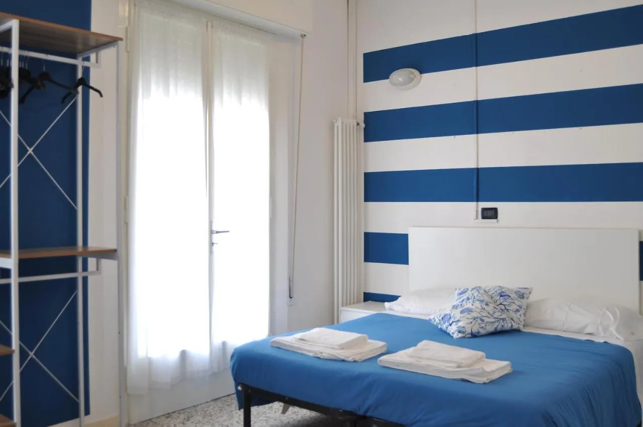 Hotel Susy - Ambienti Rinnovati - Direttamente Su Viale Dante E A Due Passi Dal Mare リッチョーネ