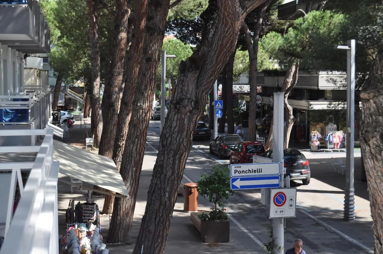 Hotel Susy - Ambienti Rinnovati - Direttamente Su Viale Dante E A Due Passi Dal Mare Riccione Itálie