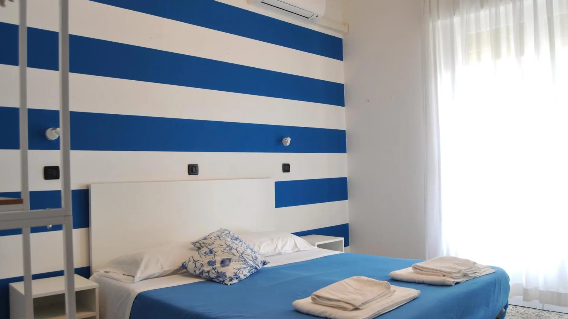**  Hotel Susy - Ambienti Rinnovati - Direttamente Su Viale Dante E A Due Passi Dal Mare Riccione Itálie